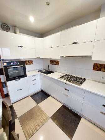 ЦЕНТР Автономка Продам 3 комнатную квартиру - фото 1