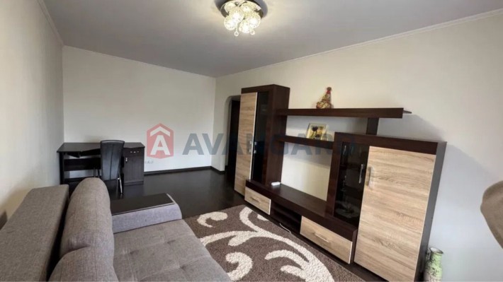 Гарна квартира. Власна комора на поверсі, входить у вартість. - фото 1