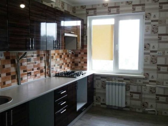 Продаж  4-и кімнатної квартири, р-н Вантажного порту. Черкассы