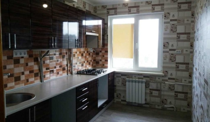 Продаж  4-и кімнатної квартири, р-н Вантажного порту. - фото 1