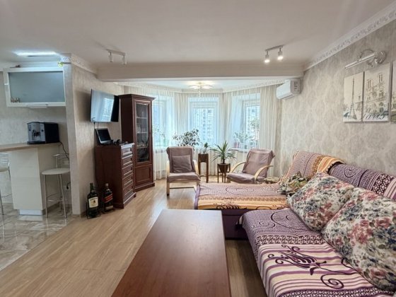 Продаж просторої 3 кімнатної квартири   ЮТ Чернігів