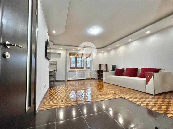 Продам квартиру Предславинська, метро Палац Україна Київ