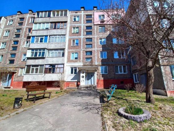 Продам 1 кімнатну квартиру в спальному районі ( пр.Лук'яненко ) Чернигов