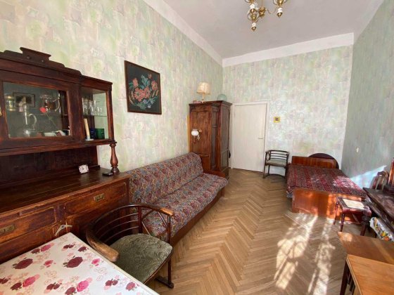 Назарівська, 15 ЦЕНТР Продам 1но кімнатну на 1му поверсі Київ