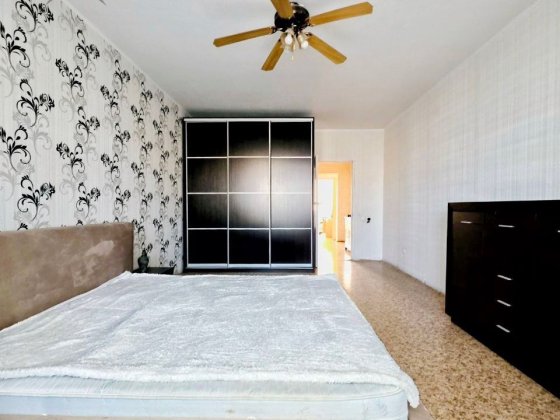 Простора 3-кімнатна квартира на Бориспільській Київ