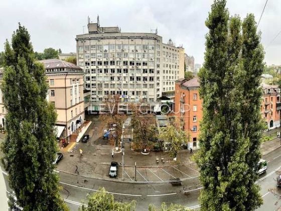 1 кімнатна 31м.кв. на Печерську вул Мечникова 7а Київ