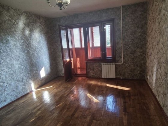 Продаж 1к кв 34 м2 Дарницький Вірменська м. Вирлиця парк Патризанської Киев