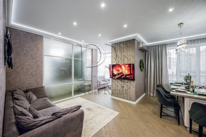 Продаж 2 кімн. квартири за адресою Микільська-Слобідська 3Б - фото 1