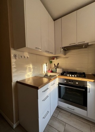 Світла однокімнатна квартира Вереснева 5 - фото 1