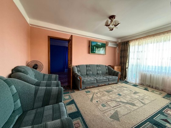 Без ком. Продам 2 кімнатну 47, 3 м2, Пирогівський шлях 44 Киев