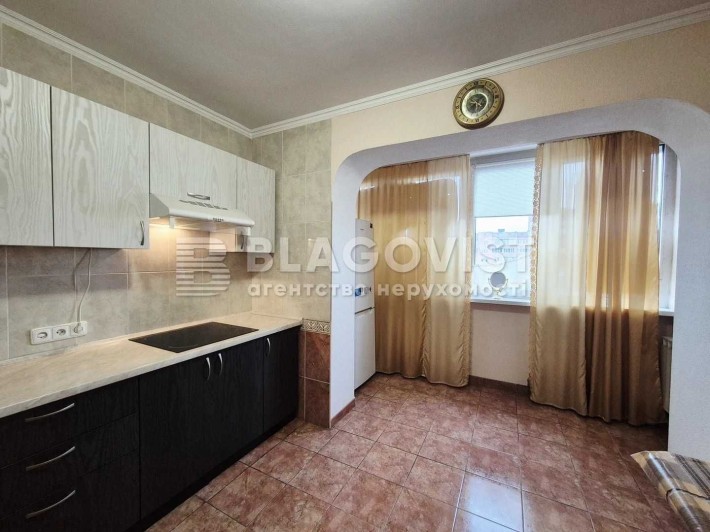 Продаж 4-к квартири 99 м.кв. Гарний стан. Троєщина, Закревського, 13 - фото 1