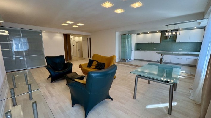 Продаж 3к квартира в історичному центрі 140кв м , вул Назарівська  7б - фото 1