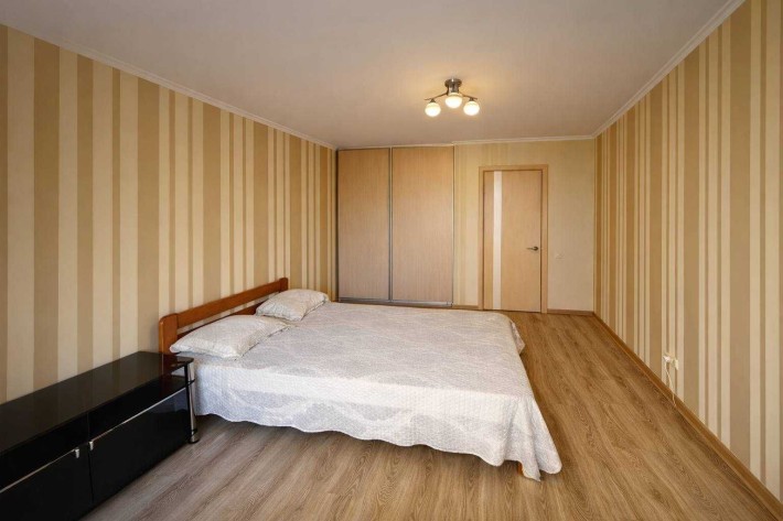 Продаж 3к квартири Березняки Русанівка Дніпровський р-н Шумського - фото 1