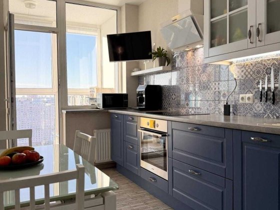 1 кімнатна видова квартира з ремонтом в Києві Дарницький Позняки Киев