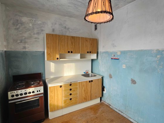 Продається  простора 1-на квартира Деснянський р-н бу-р Висоцького 9 Киев