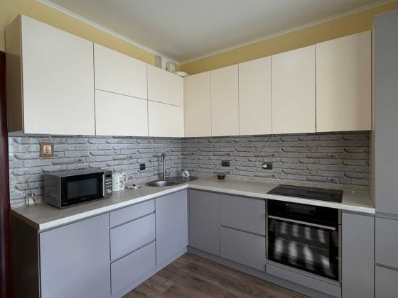 Чудова 1-к квартира з якісним ремонтом поруч з метро ЖК Патріотика Киев