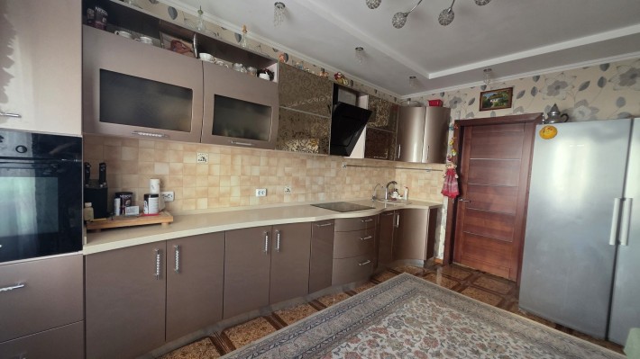 3 кімн. квартира 95  кв.м на УРЛІВСЬКІЙ - фото 1