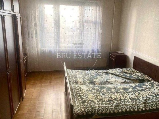 Продам велику 3к кв на біля м Позняки на низькому поверсі Київ