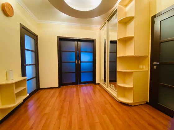 Продаж 3-кімнатної квартири, 5 хвилин до метро Позняки Київ