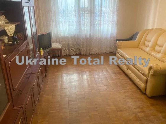 ПОЗНЯКИ! Велика 3к квартира 85м2 біля метро! Вул Драгоманова 40-Б