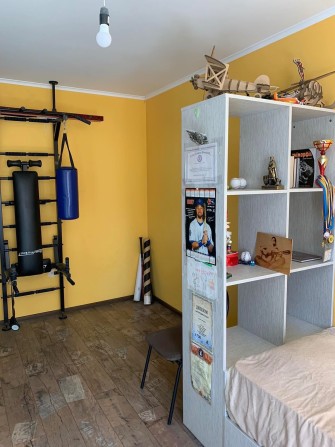 Продається простора 3-х кімнатна квартира - фото 1