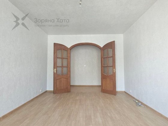 На продаж трикімнатна квартира Мінська Київ