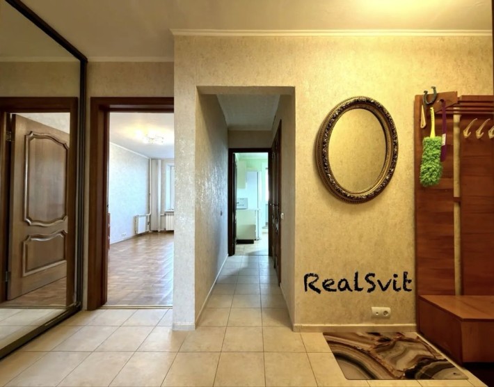 Київ. Квартира. Газ. Ліфт без світла.Простора квартира.  Власник - фото 1