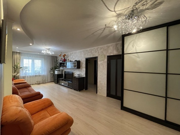 Оболонь Продаж,хозяйка (3-х квартири Левка Лукʼяненко 15г) - фото 1