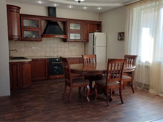 Продам 3-кімн.кв-ру Дніпровська Набережна,19а