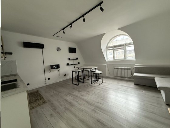 Продається 1 кімнатна квартира по вул Головна Черновцы