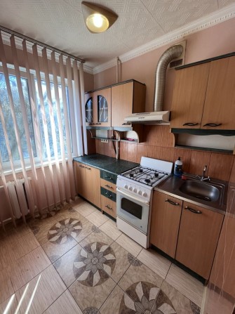 Продам 2- х кімнатну квартиру по вул. Захисників України (н-н  Рокос) - фото 1