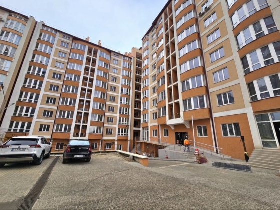 Продаж просторої 3-кім квартири, по Героїв Майдану Черновцы