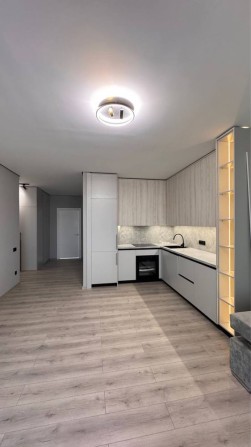 Продаж 1,5 кімнатної. 55 м.кв. Центр. Новобудова. - фото 1