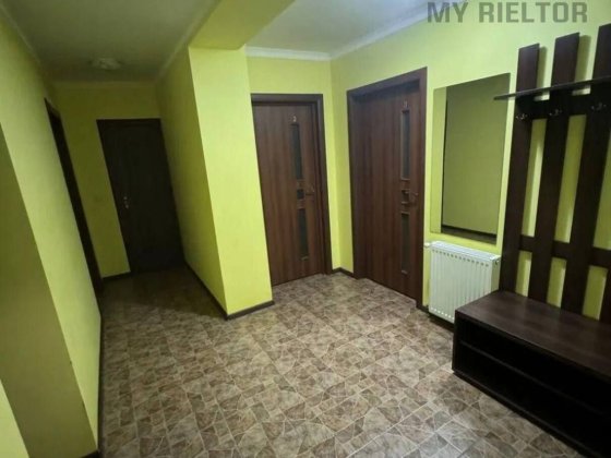 Продаж трикімнатної квартири по вул.Володимирська Ужгород