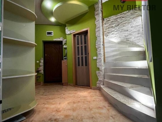 Продаж трикімнатної квартири по вул.Можайського Ужгород