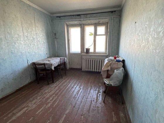 Продам 2 комнатную квартиру под ремонт с газом на Солнечном ж/м Дніпро
