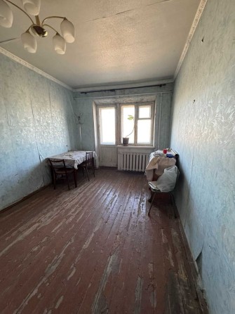 Продам 2 комнатную квартиру под ремонт с газом на Солнечном ж/м - фото 1