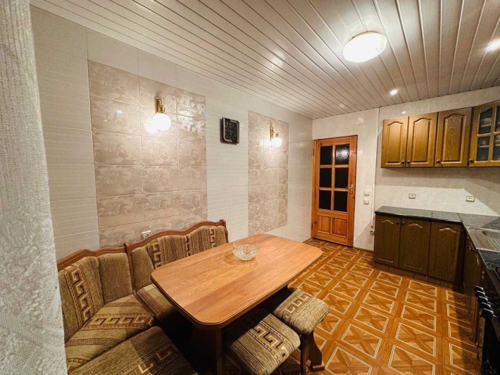 продаж 3к квартира трьохкомнатная  в районі Медичного Університету - фото 1