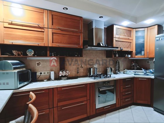 Продається 3-кімнатна  на ж/м Червоний Камінь(Парус) Днепр