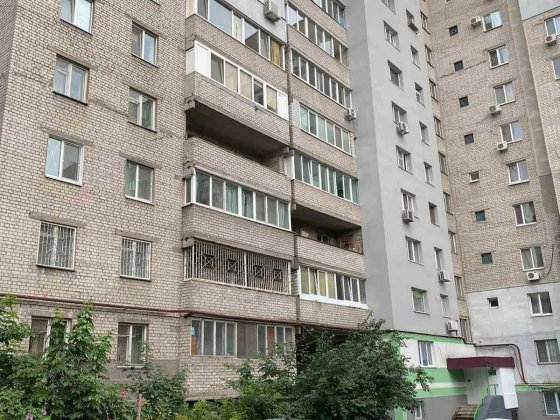 Продам 2-х комнатную центр, проспект Поля 59 Днепр