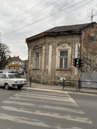 Продам 2 кімнатну квартиру в історичному центрі міста - фото 1