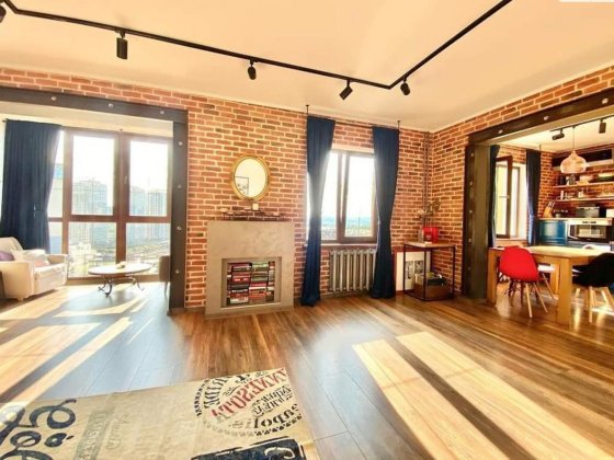 Світла та затишна 3-к кварира 105 м² Анни Ахматової 43