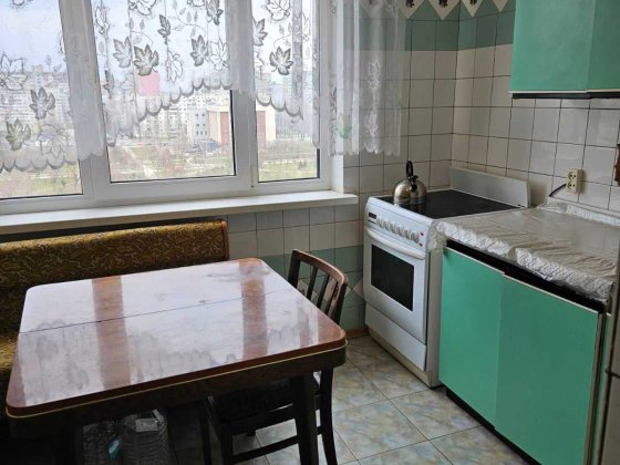 ТЕРМІНОВО! ПРОСТОРА 3-х кім.Троєщина вул. Ніколаєва+меблі+техніка! Киев