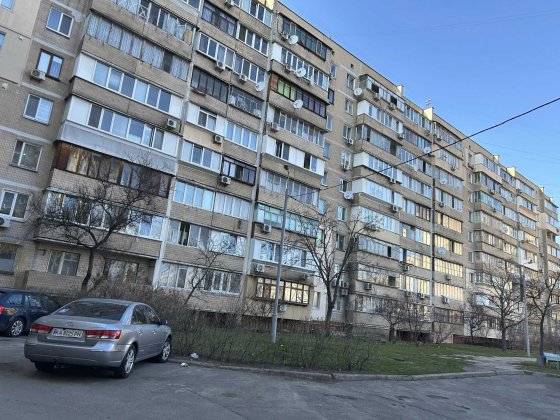 Продам 3-ёх комнатную квартиру на Троещине, ул. Драйзера,32.