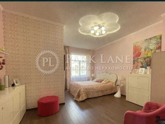 Продаж 3к квартири Центр метро Печерська Коновальця 36е Київ