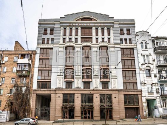 Продаж квартири без ремонту з терасою, вул. Саксаганського, 78-80 Київ