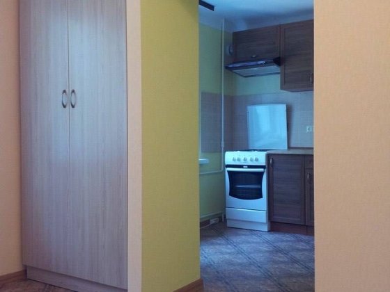 1-кімнатна квартира на другому поверсі цегляного будинку. Киев