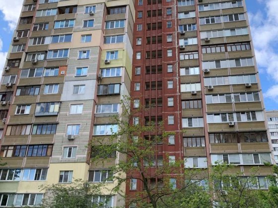 Двухкомнатная Ахматовой срочно продам