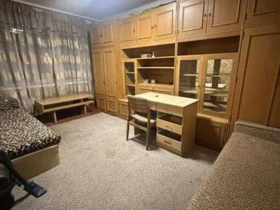 Продам 2-кімнатну квартиру, вул. Дніпровська Набережна 7а