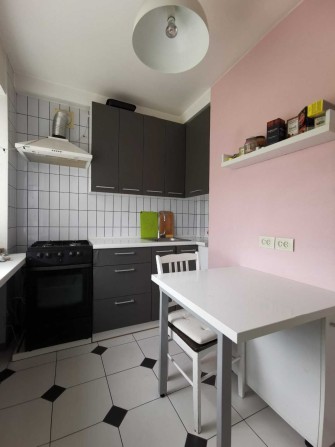 Продаж 2 кімнатної квартири, метро Лісова. - фото 1